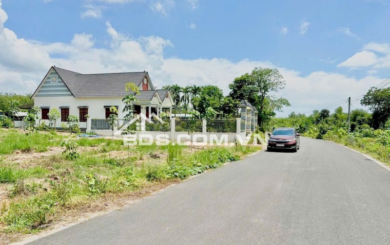 BÁN GẤP 7 LÔ 35X40=1400M2 SHR CÓ SẴN THỔ CƯ GẦN QUỐC LỘ 13 SÁT BÊN CHỢ, TRƯỜNG HỌC. GIÁ 290TR/SỔ