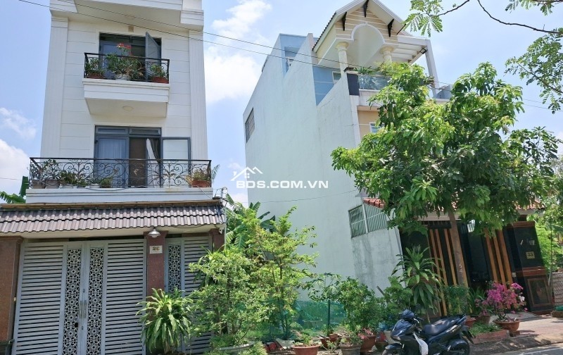 Bán đất A4 Thủ Đức, Phân lô 5mx25m, phù hợp xây nhà cao tầng để ở hoặc CHDV cho thuê giá cao.