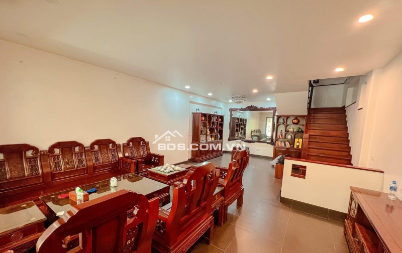 Liền kề VIP Lạc Long Quân - View Hồ – Ô tô vào nhà – 83m² x 6T, MT 5.5m – Thang máy