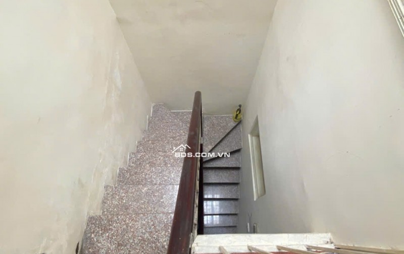 Cho thuê nhà 4 tầng tại ngõ 84 Ngọc Khánh, Ba Đình. Nhà rộng, ngõ nông ô tô đỗ cửa. Chỉ 12tr