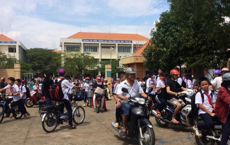 BÁN GẤP 7 LÔ 35X40=1400M2 SHR CÓ SẴN THỔ CƯ GẦN QUỐC LỘ 13 SÁT BÊN CHỢ, TRƯỜNG HỌC. GIÁ 290TR/SỔ