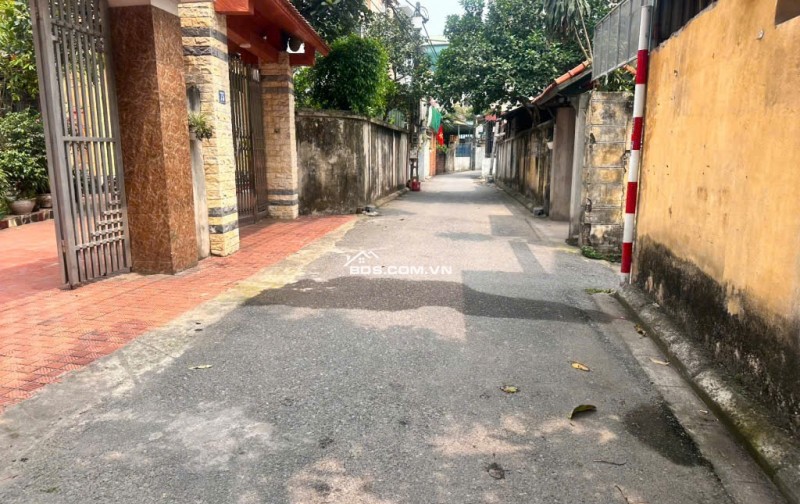 BÁN  SIÊU PHẨM HIẾM -  Ô TÔ GẦN - Ở YÊN TĨNH, - Dương XÁ Dt 55 m Mt4.5 Chỉ 3.5 tỷ Gia Lâm