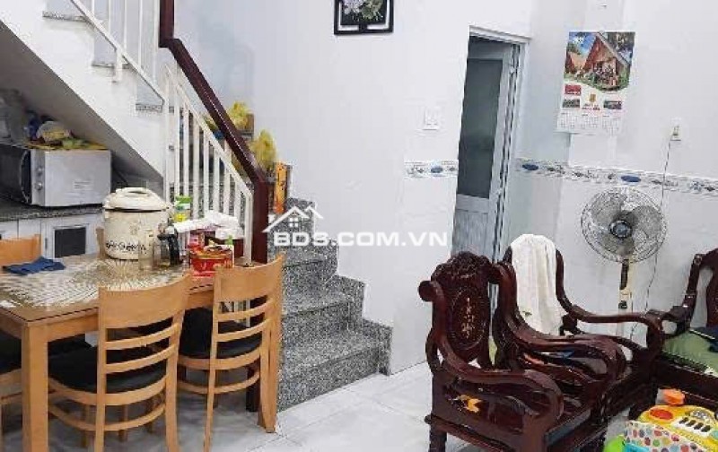 Bán nhà mới xây sát bên KCX Tân Thuận, diện tích 30m2, 2 lầu chắc chắn, chỉ 2.6 tỷ công chứng ngay