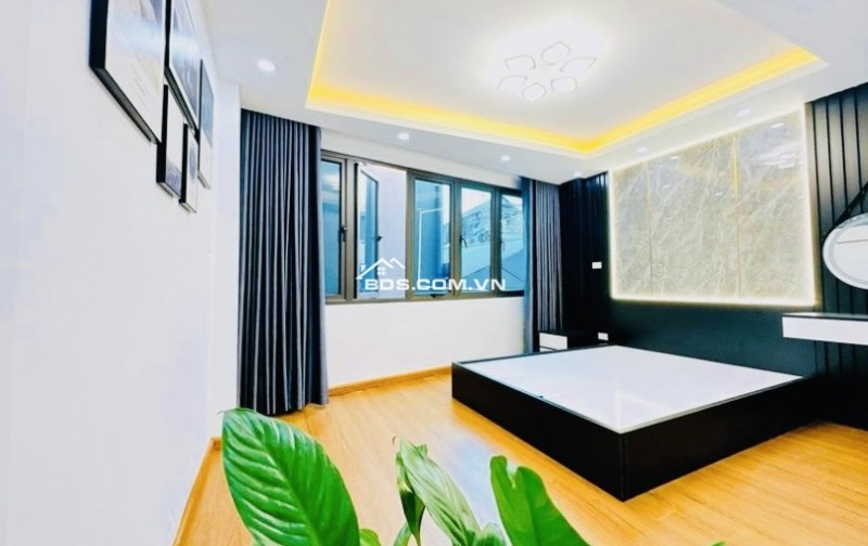 BÁN GẤP NHÀ ĐẸP - LÔ GÓC HOÀNG QUỐC VIỆT  40M X 5T Ô TÔ-  KD- 9.8 TỶ
