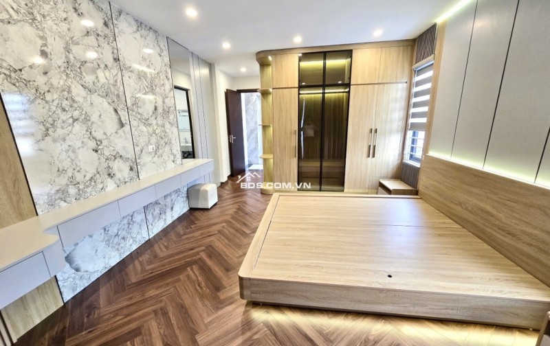 BÁN NHÀ 5 TẦNG TRUNG TÂM PHÚC LỢI, LONG BIÊN - VỊ TRÍ VÀNG, TIỆN ÍCH NGẬP TRÀN!