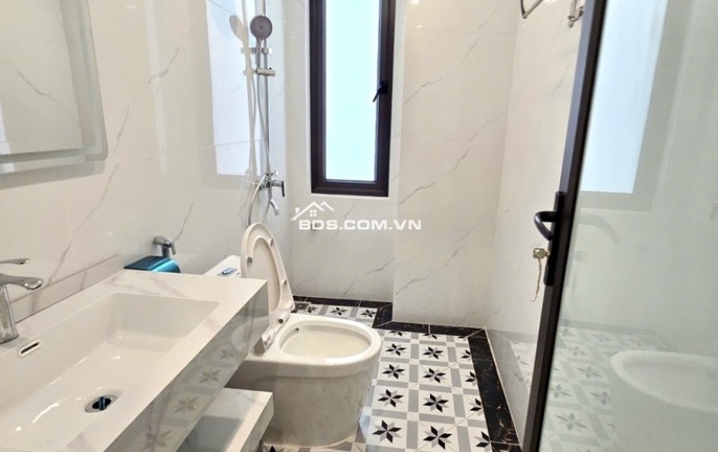 BÁN NHÀ 5 TẦNG TRUNG TÂM PHÚC LỢI, LONG BIÊN - VỊ TRÍ VÀNG, TIỆN ÍCH NGẬP TRÀN!