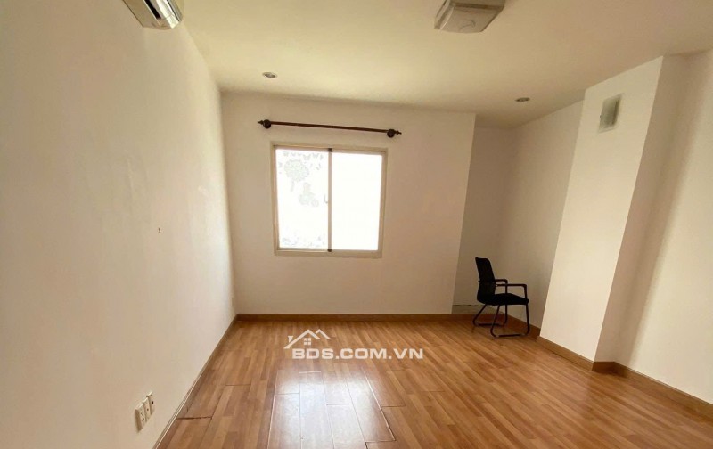 Chung cư Bầu Cát 2, Tân Bình, 110m2, 3PN, 2WC, Nt cơ bản, 12tr/tháng.