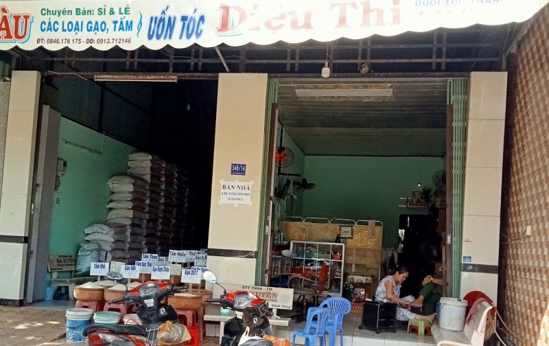 Bán nhà mặt tiền đường Hà Hoàng Hổ (Long Xuyên, An Giang), diện tích sổ : 213 m2 (ngoài sổ 70 m2) , giá 27 tỷ 690 (TL 130 tr /1 m2)