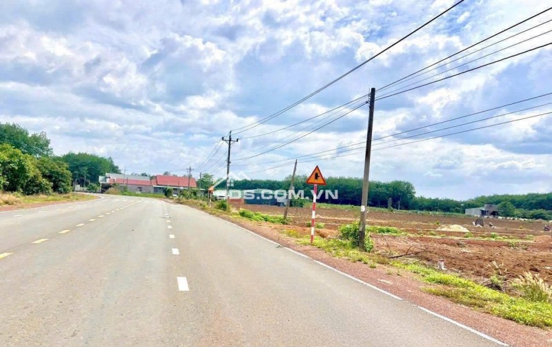 BÁN NHANH 320M2 ĐẤT THỔ CƯ ĐƯỜNG THÔNG RA KCN ĐÔNG DÂN. GIÁ 190TR