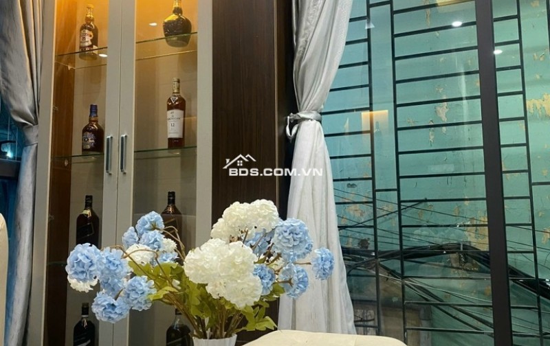 SIÊU PHẨM CẦU GIẤY - 2 Ô TÔ ĐỖ CỬA - LÔ GÓC 2 THOÁNG- ĐẸP LONG LANH