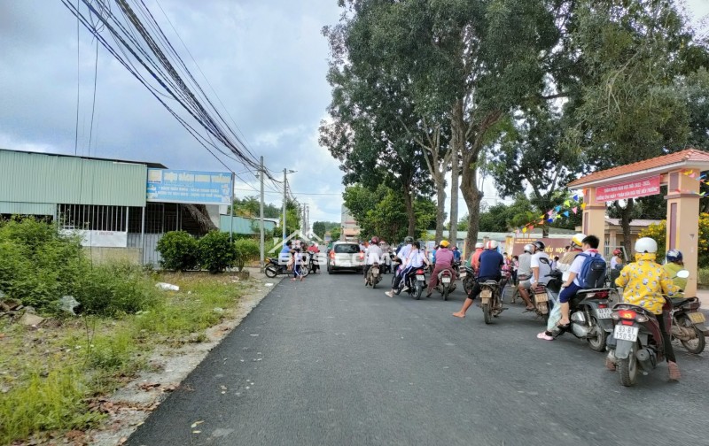BÁN GẤP 3 LÔ 15X40=600M2 SHR THỔ CƯ, NGAY KCN, DÂN CƯ ĐÔNG GIÁ 195 TRIỆU