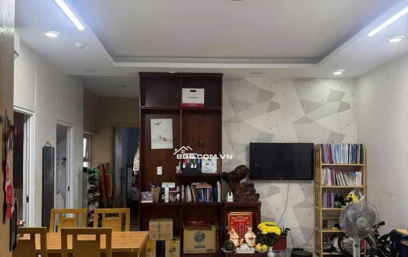 Chung cư Miếu Nổi, Vũ Huy Tân, BT: 77m2, 2p ngủ có ban công, 11tr.