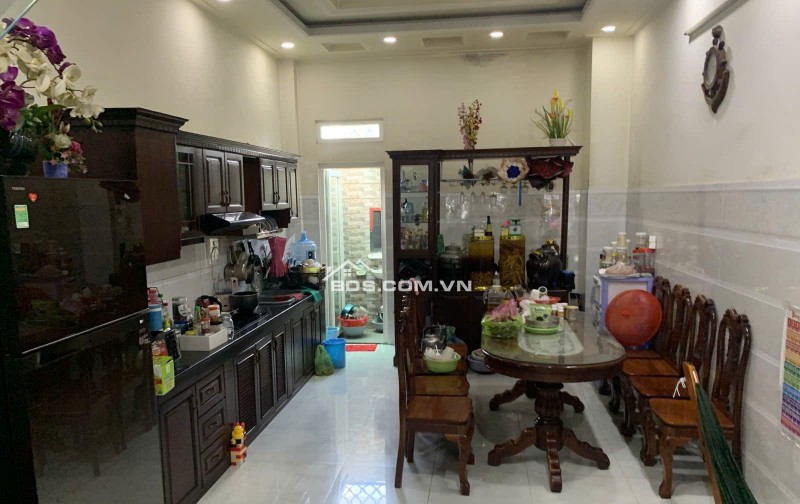 Gấp bán nhà HẺM 8M đường Lò Lu 68m2 3 tầng giá nhỉnh 6 tỷ Quận 9