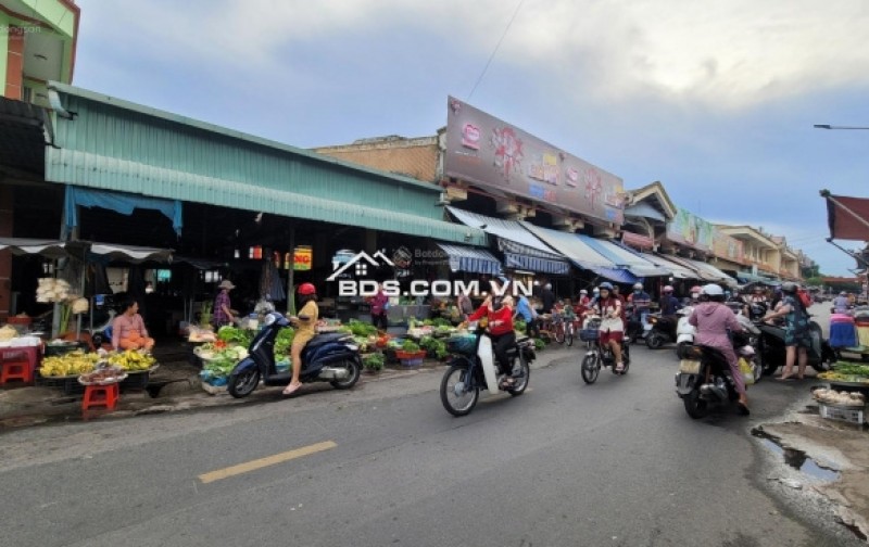 Cần bán gấp đất thổ cư 250m² sổ sẵn mặt tiền đường