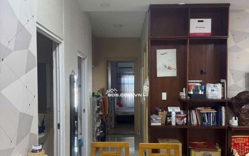 Chung cư Miếu Nổi, Vũ Huy Tân, BT: 77m2, 2p ngủ có ban công, 11tr.