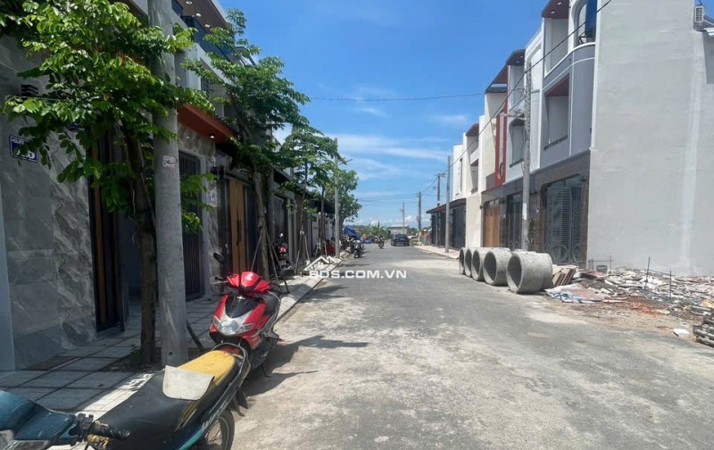 Nhà lầu 168m2, Cách KCN Cầu Tràm 4p chạy xe