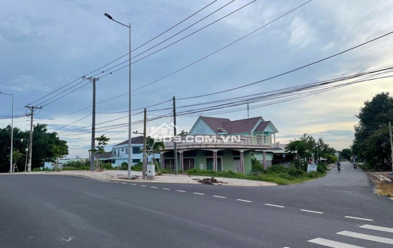 HỒ TRÀM LÔ GÓC VÒNG XOAY 2 MẶT TIỀN, GIÁ TỐT: 55TR./M2, TỔNG 51 TỶ.