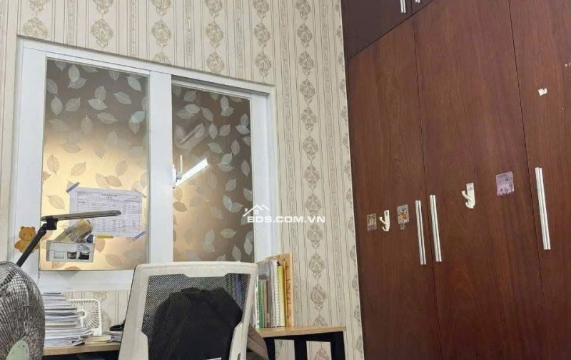 Chung cư Miếu Nổi, Vũ Huy Tân, BT: 77m2, 2p ngủ có ban công, 11tr.