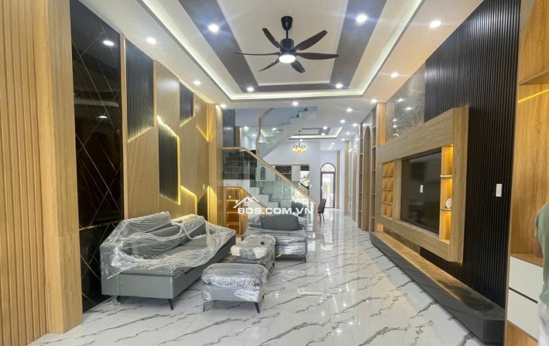 Nhà lầu 168m2, Cách KCN Cầu Tràm 4p chạy xe