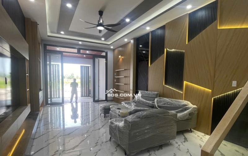 Nhà lầu 168m2, Cách KCN Cầu Tràm 4p chạy xe