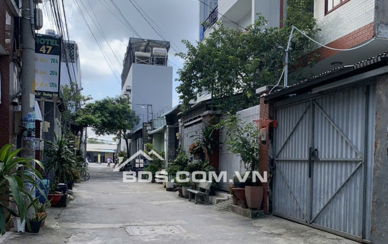 Gấp bán nhà HẺM 8M đường Lò Lu 68m2 3 tầng giá nhỉnh 6 tỷ Quận 9