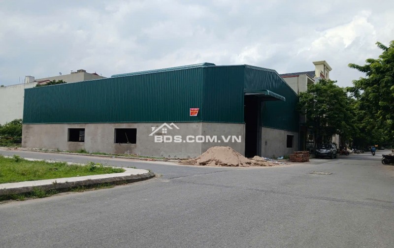 Kho xưởng 600m2 2 mặt tiền trước sau cần cho thuê mới 100% kết cấu Zamin tại BắcNinh. PCCC vòng ngoài thích hợp làm kho xưởng sản xuất...