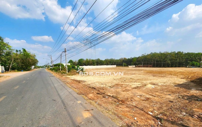 KẸT TIỀN BÁN GẤP 1.060M2 SÁT BÊN CHỢ, TR.HỌC ĐÔNG DÂN NGAY KCN ĐANG H.ĐỘNG. GIÁ 180TR