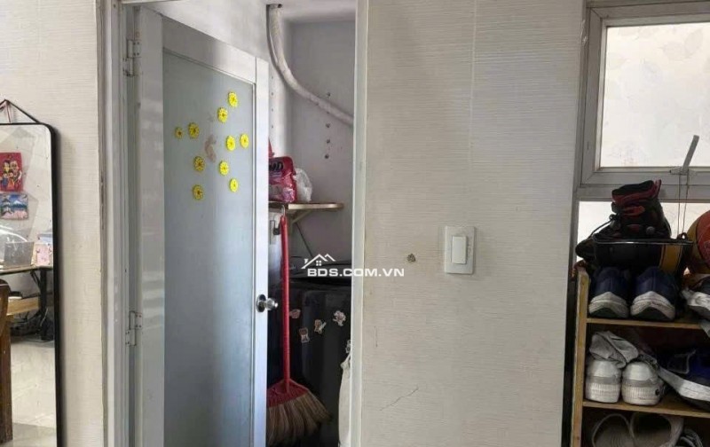 Chung cư Miếu Nổi, Vũ Huy Tân, BT: 77m2, 2p ngủ có ban công, 11tr.