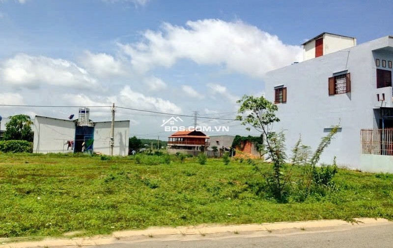 CẦN BÁN GẤP 250M2 ĐẤT THỔ CƯ MẶT TIỀN ĐƯỜNG THÔNG RA KCN ĐÔNG CÔNG NHÂN LÀM VIỆC. GIÁ 190TR