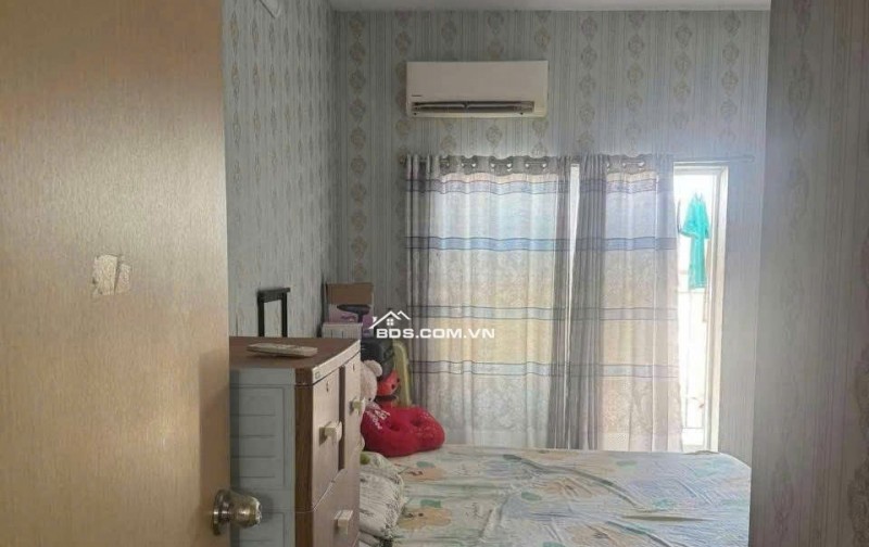 Chung cư Miếu Nổi, Vũ Huy Tân, BT: 77m2, 2p ngủ có ban công, 11tr.