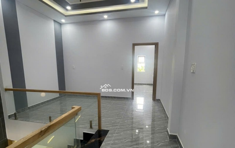 Nhà lầu 168m2, Cách KCN Cầu Tràm 4p chạy xe