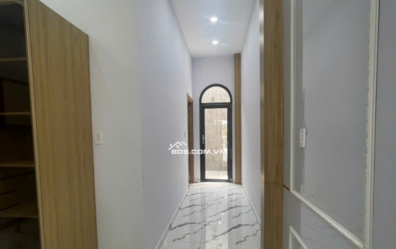 Nhà lầu 168m2, Cách KCN Cầu Tràm 4p chạy xe