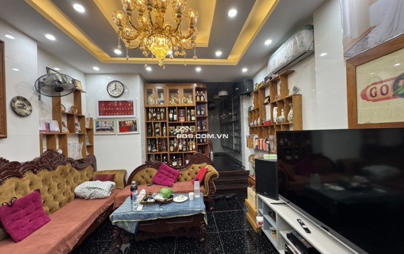  LÔ GÓC – NHÀ ĐẸP – Ô TÔ TRÁNH – KINH DOANH – VỊ TRÍ ĐẮC ĐỊA GẦN AEON LONG BIÊN