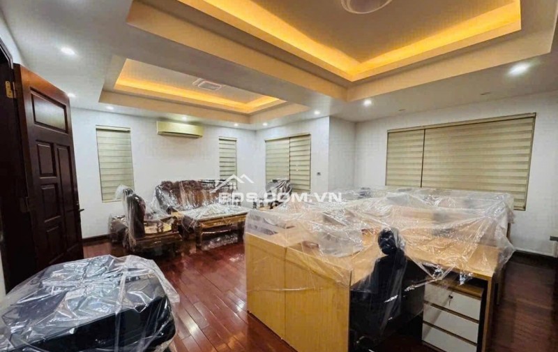 Bán nhà Hoàng Hoa Thám, Ba Đình, ngõ oto, gần mặt phố, 160m2, mặt tiền 12m, 22 tỷ.