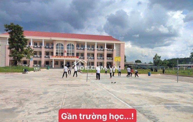 KẸT TIỀN BÁN GẤP 1.060M2 SÁT BÊN CHỢ, TR.HỌC ĐÔNG DÂN NGAY KCN ĐANG H.ĐỘNG. GIÁ 180TR