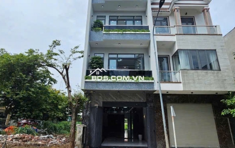 Sở hữu nhà MT chợ bình chánh 80m2 chỉ với 1 tỷ 2 nhà 4 tầng 5 phòng ngủ sổ r