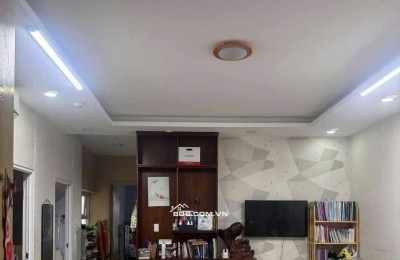 Chung cư Miếu Nổi, Vũ Huy Tân, BT: 77m2, 2p ngủ có ban công, 11tr.