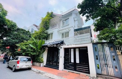 Bán nhà Hoàng Hoa Thám, Ba Đình, ngõ oto, gần mặt phố, 160m2, mặt tiền 12m, 22 tỷ.