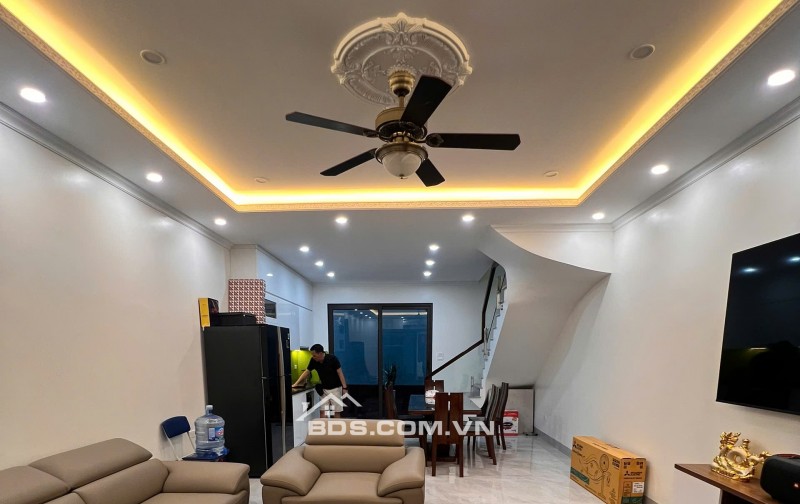 Bán Nhà Phố Khương Trung, Quận Thanh Xuân - Gần Phố - Full Nội Thất - 40, 4Tầng - Nhỉnh 8 Tỷ.