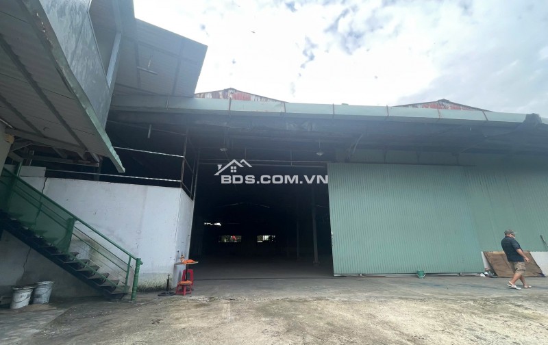 Cho thuê full nhà xưởng 1300m2 tại Dĩ An