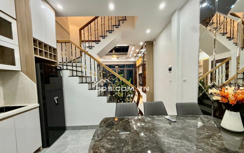 Bán Nhà Gần Phố, Kim Hoa, Đống Đa 38m, 4 tầng, mt 4.1m, giá 11.8 tỷ.