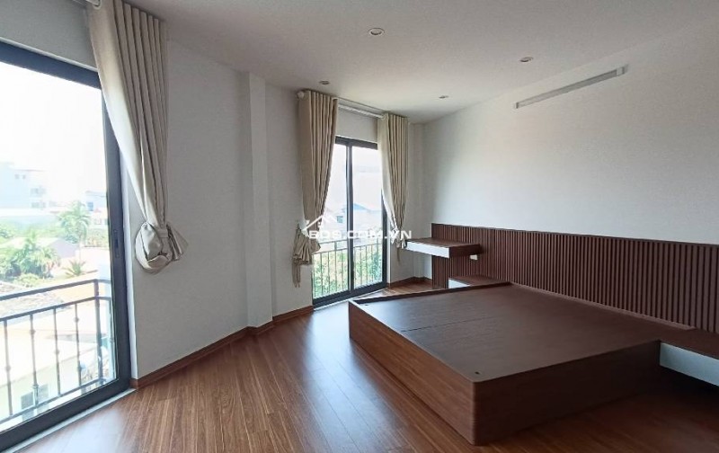  BÁN GẤP GIẢM SÂU 300 TRIỆU - LÔ GÓC – Ô TÔ VÀO NHÀ – THANG MÁY –THẠCH BÀN, LONG BIÊN 