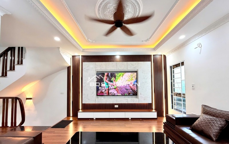 BÁN NHÀ MỚI 6 TẦNG – THANG MÁY – LƯU PHÁI, THANH TRÌ