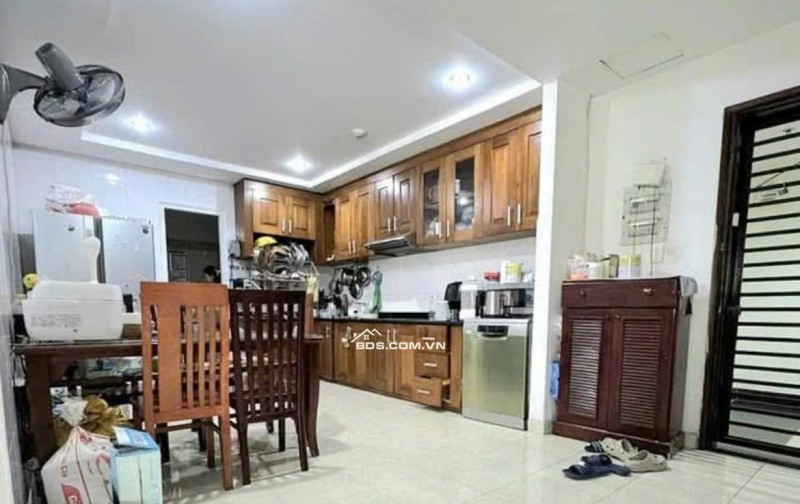 Chung cư 10A Trần Nhật Duật,Tân Định,Q1: 70m2, 2p ngủ, NT, 11tr5/th