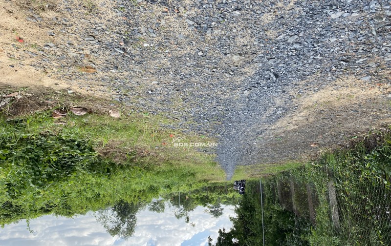 Cần bán lô đất 773m có 240m thổ cư gần ngã tư miếu ông cù bình dương. Cách cầu vượt sóng thần 20p đi xe máy