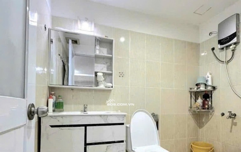 Chung cư 10A Trần Nhật Duật,Tân Định,Q1: 70m2, 2p ngủ, NT, 11tr5/th