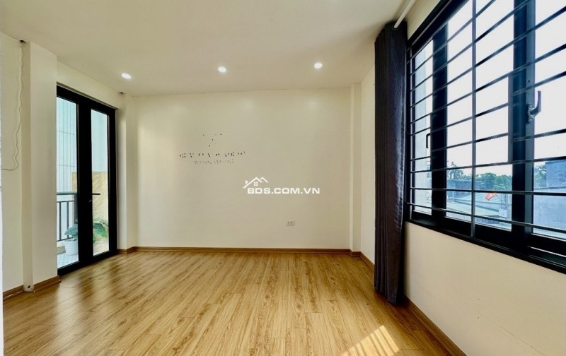  BÁN GẤP GIẢM SÂU 300 TRIỆU - LÔ GÓC – Ô TÔ VÀO NHÀ – THANG MÁY –THẠCH BÀN, LONG BIÊN 