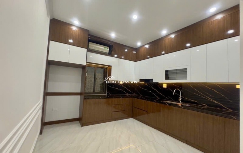 Tây Hồ 51m, 6 tầng, thông Võ Chí Công, thông Xuân La, thông Ngoại giao đoàn.