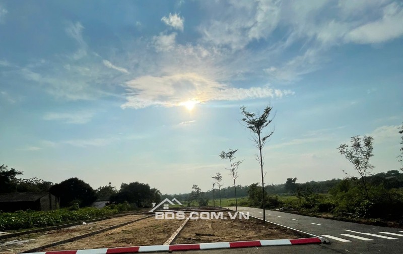 Chính chú cần tiền bán gấp lô đất nền 100m2 SĐCC full thổ cư suối hai - ba vì - hà nội . giá 1,15ty có thương lượng