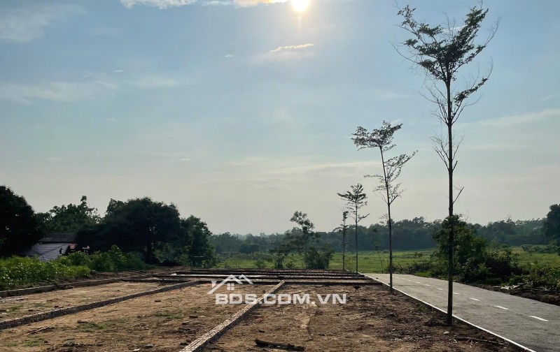 Chính chú cần tiền bán gấp lô đất nền 100m2 SĐCC full thổ cư suối hai - ba vì - hà nội . giá 1,15ty có thương lượng